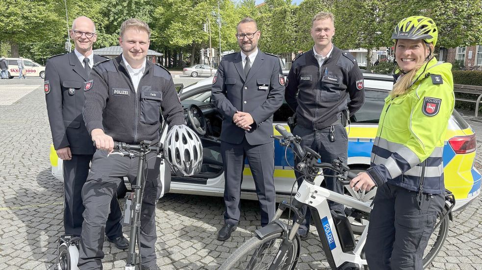 Ingo Brickwedde (von links), Patrick Veith, Sven Behrens, Arne Tuinmann und Christiane Büchner präsentierten am Mittwoch die Verkehrsunfallstatistik Norden. Foto: Rebecca Kresse