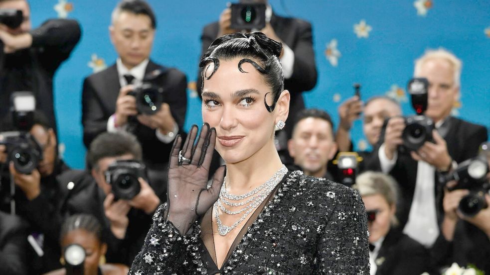 Dua Lipa geht mit einer Millionenklage gegen einen Elektronikriesen vor. (Archivbild) Foto: Evan Agostini/Invision/dpa