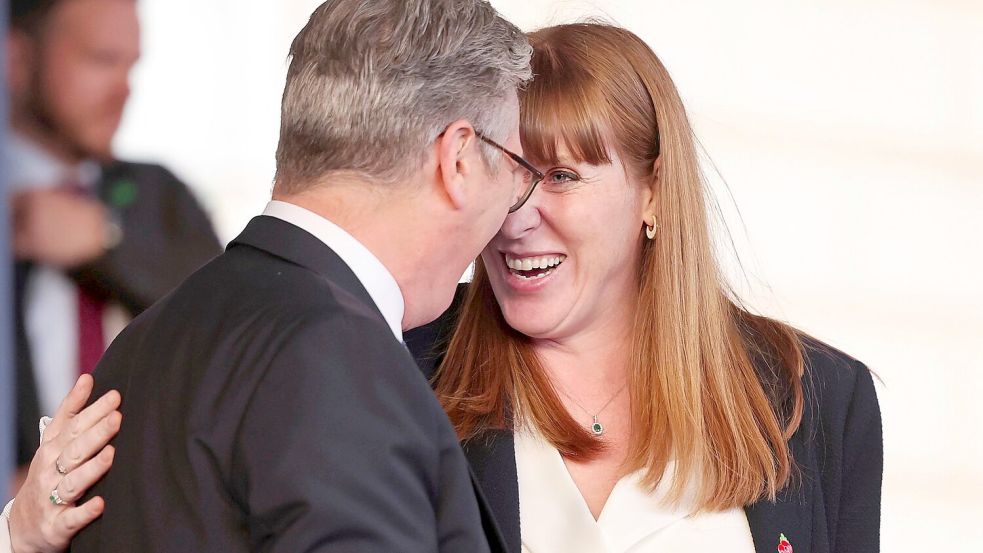 Einst demonstrierten der britische Premier Keir Starmer (links) und Angela Rayner (rechts) demonstrativ Geschlossenheit. Foto: Chris Jackson/Getty Pool/AP/dpa