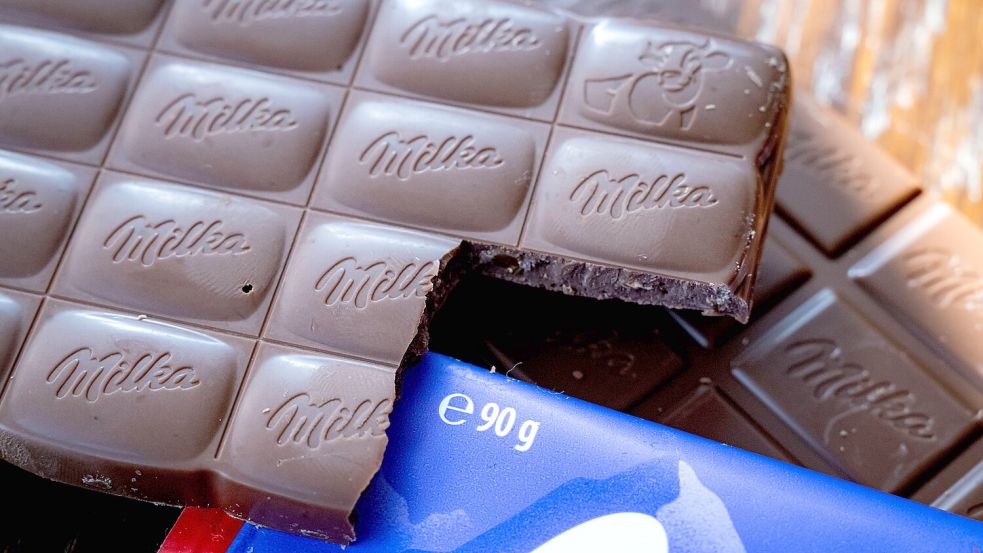 Bei den Milka-Tafeln ist weniger drin, als in der Vergangenheit. Foto: dpa/Sina Schuldt
