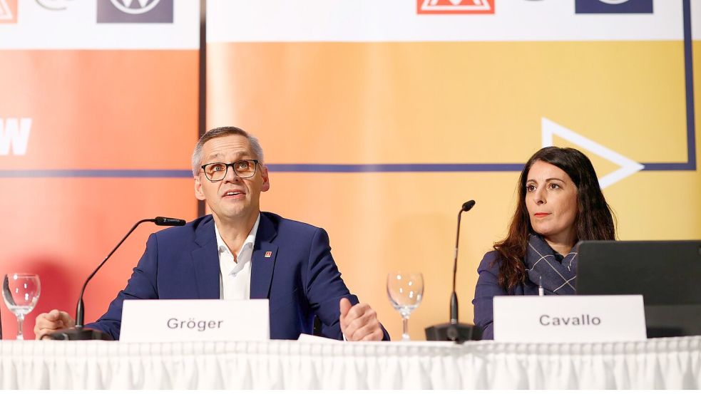 Thorsten Gröger und Daniela Cavallo sehen die Tarifeinigung von Ende 2024 weiter als verbindliche Grundlage für die Zukunft der VW-Standorte. (Archivbild) Foto: Moritz Frankenberg