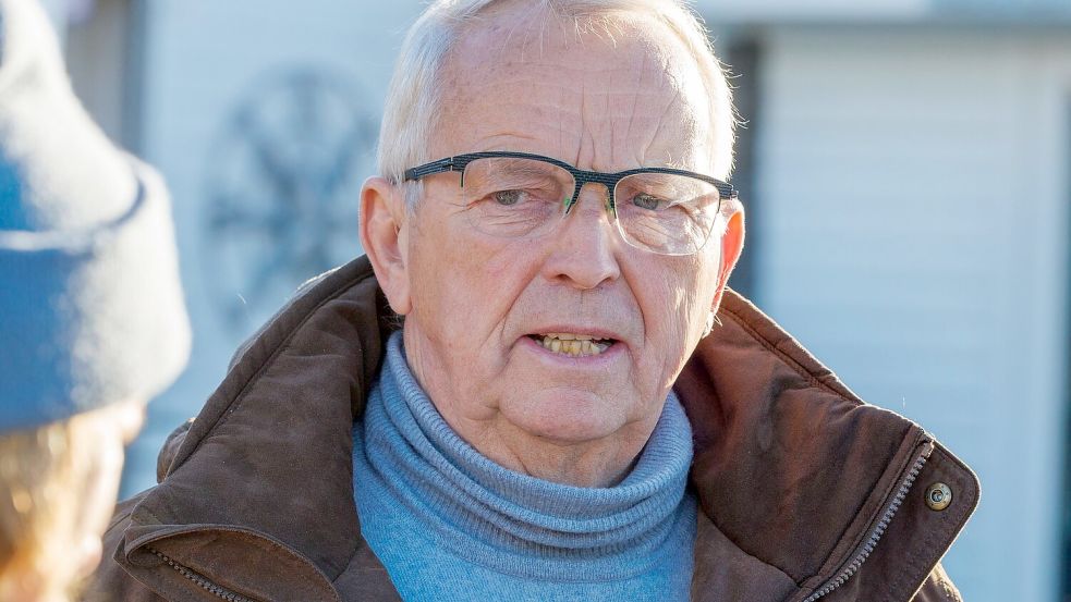 Umweltminister Backhaus (SPD) rät davon ab, „nun wieder in den sogenannten sozialen Medien Verschwörungstheorien verbreiten oder solchen aufsitzen“. Foto: Jens Büttner