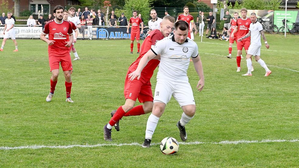 Der TuS Großheide (hier ein Foto aus dem Spiel gegen Groß-Midlum) trat am Samstag in Münkeboe an. Foto: Heinz Wagenaar/Archiv