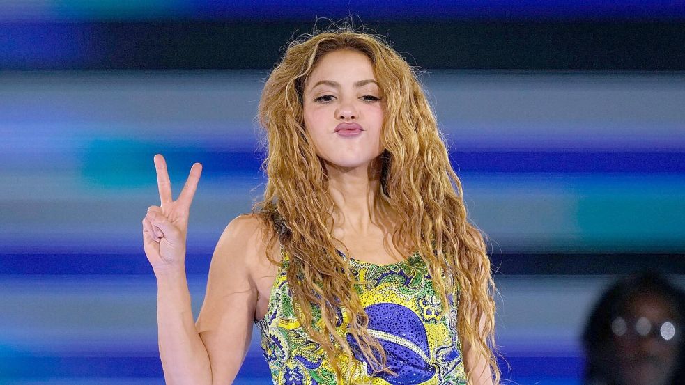 Shakira feiert einen Freispruch in Spanien. (Archivbild) Foto: Silvia Izquierdo/AP/dpa