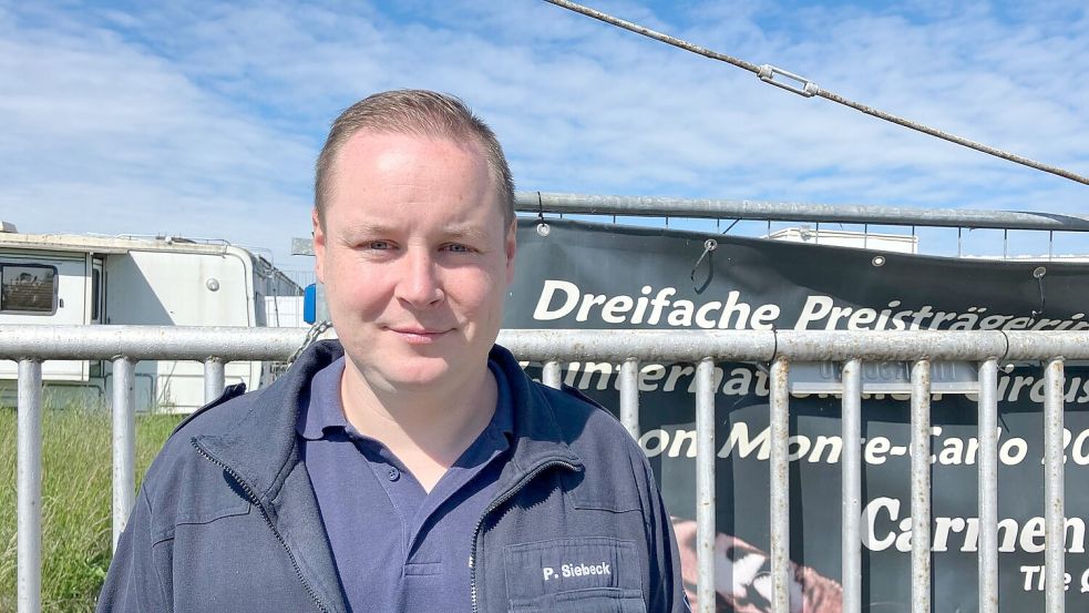 Die Einsatzkräfte retteten unter Polizeischutz den Schwerverletzten nach der Tigerattacke. Foto: André Jahnke/-/dpa