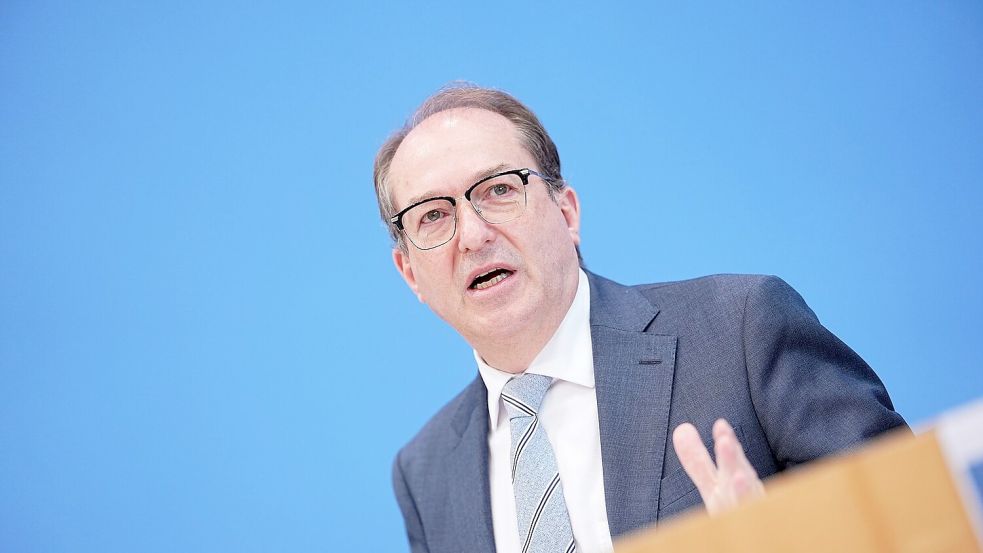 Dobrindt: „Wir rüsten auf beim Bevölkerungsschutz und der zivilen Verteidigung“. (Archivfoto) Foto: Michael Kappeler/dpa
