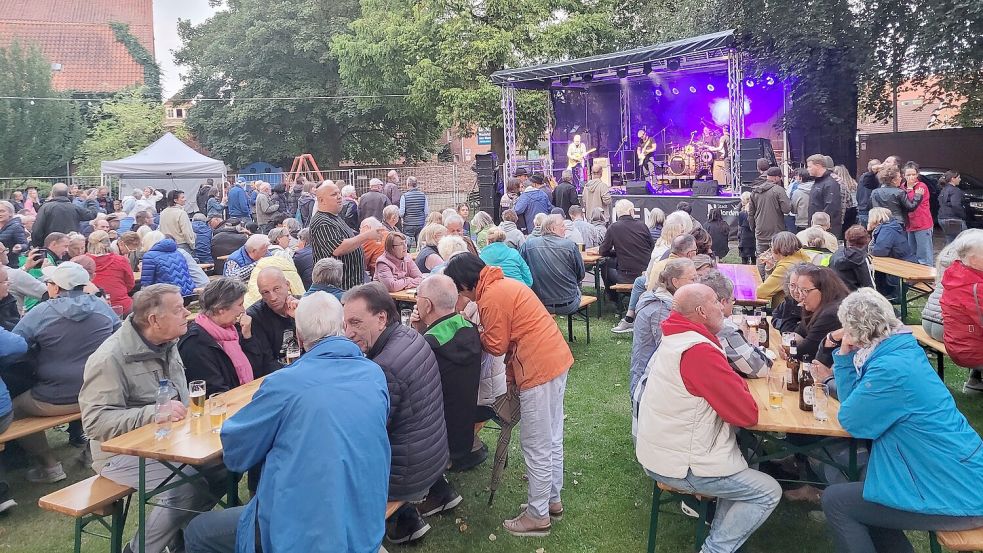 Ein buntes Musikprogramm auf verschiedenen Bühnen lockt die Besucher beim Sommerfest in die Innenstadt. Foto: Rebecca Kresse