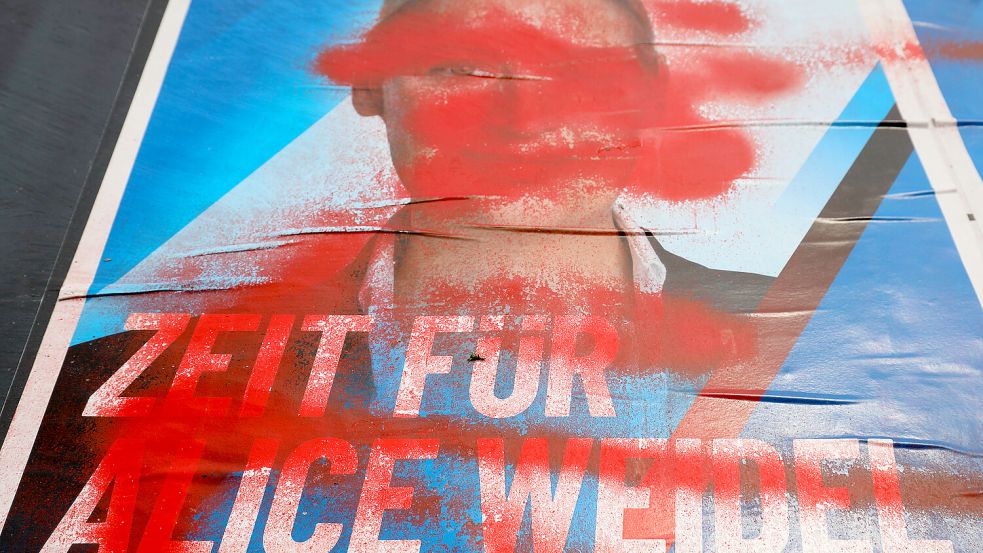 Straftaten von links, wie etwa zerstörte Wahlplakate der AfD, nehmen in Niedersachsen zu. Foto: IMAGO / Müller-Stauffenberg