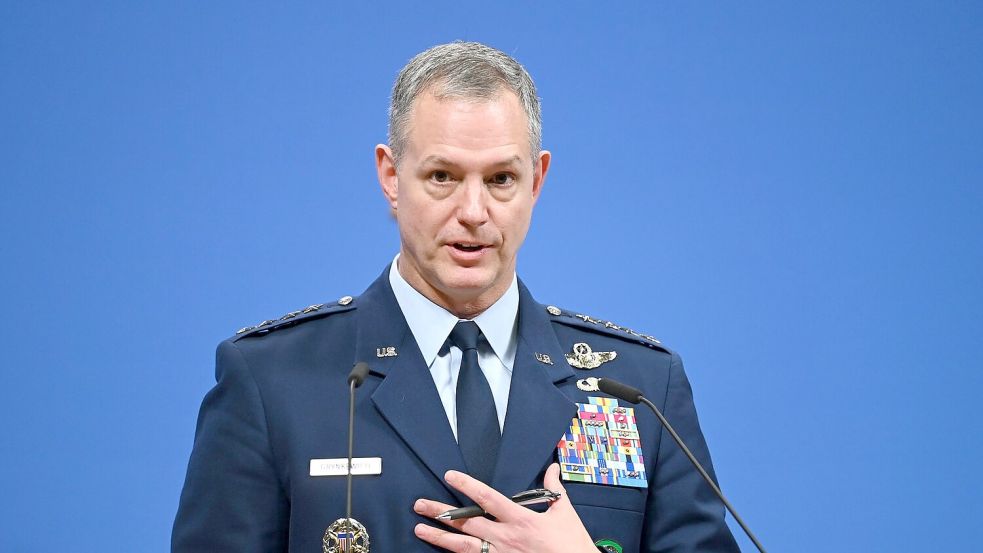 Der Oberbefehlshaber der Nato-Streitkräfte in Europa, Alexus Grynkewich, erwartet kurzfristig keine weiteren Ankündigungen - langfristig aber schon. Foto: Elisa Schu/dpa