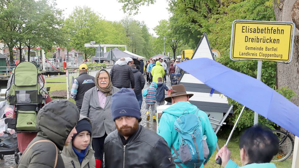 Riesenflohmarkt am Himmelfahrtstag: Von den Einnahmen profitieren auch Vereine und Institutionen vor Ort, die traditionell im Anschluss eine Spende erhalten – daran will der Veranstalter trotz des Diebstahls festhalten. Foto: Hans Passmann/Archiv