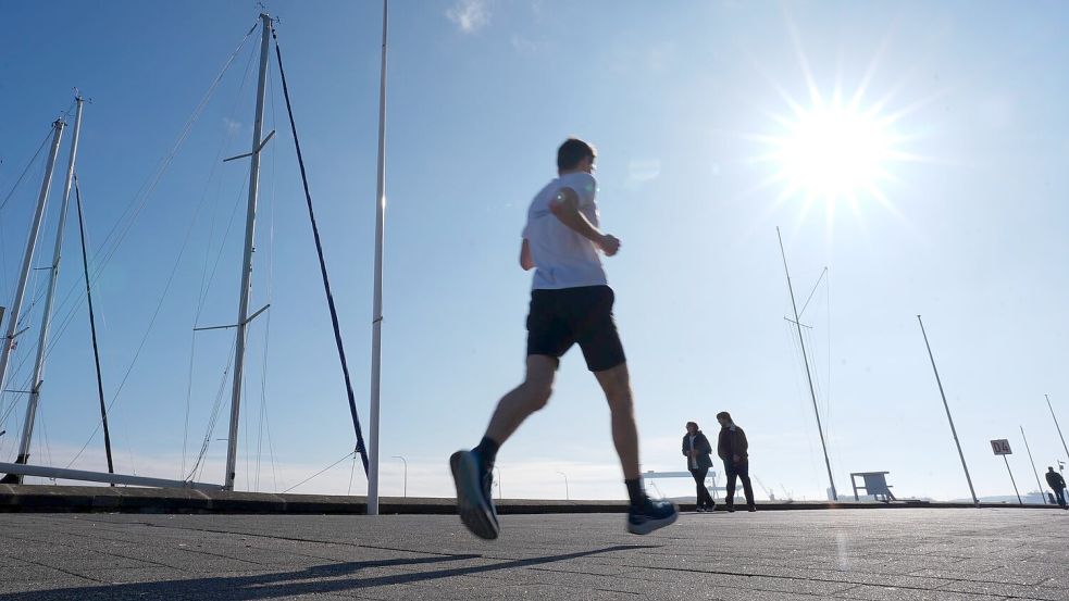 Wie viel Sport für die Gesundheit nützlich ist, ist schon lange Gegenstand der Forschung. (Symbolbild) Foto: Marcus Brandt/dpa