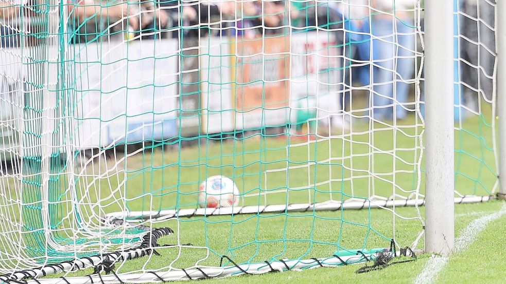 Die Anklage der Auricher Staatsanwaltschaft gegen einen Jugendfußballtrainer sorgt für Gesprächsstoff auch am Rande des Fußballplatzes. Symbolfoto: Wilfried Gronewold