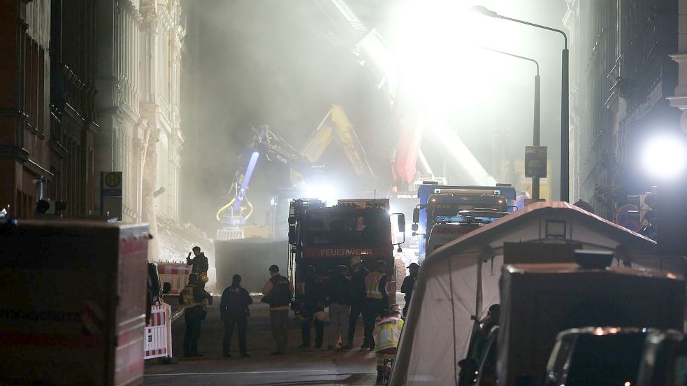 Einsatzkräfte machten in der Nacht einen traurigen Fund. Foto: Sebastian Willnow/dpa