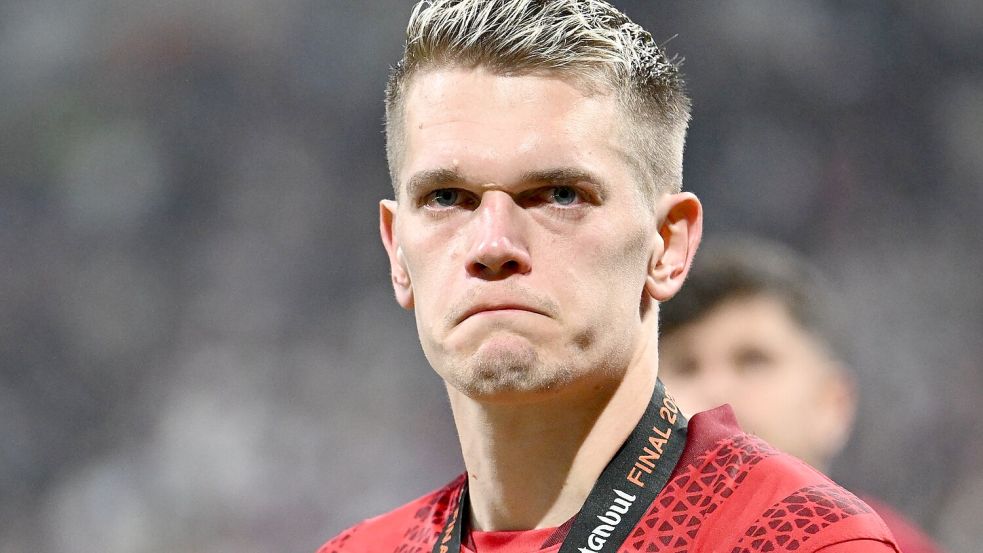 Sichtlich gezeichnet von der Finalniederlage: Abwehrchef Matthias Ginter. Foto: Robert Michael/dpa