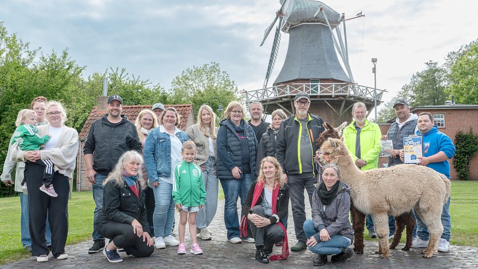 Vertreter der Leezdorfer Dorf-Arbeitsgemeinschaft stellten das Festprogramm vor. Foto: Folkert Bents
