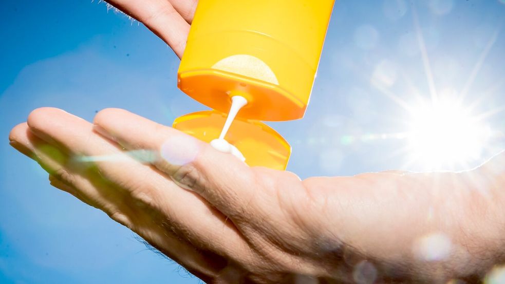 An Pfingsten wird es sommerlich warm. Foto: Christoph Soeder/dpa