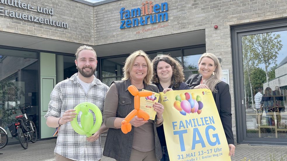 Arlo Koopman, Lesya Kochubey, Marianka Lüttringhaus und Tanja Munzig sind bereit für viele Besucher am Familientag. Foto: Mieke Matthes