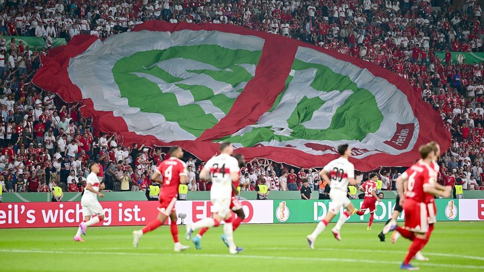 Die Fanlager protestieren gegen den DFB. Foto: Sebastian Gollnow/dpa