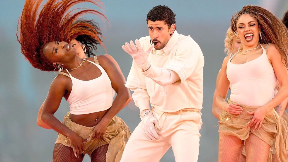 Bad Bunny tourt jetzt durch Europa. (Archivbild) Foto: Morry Gash/AP/dpa
