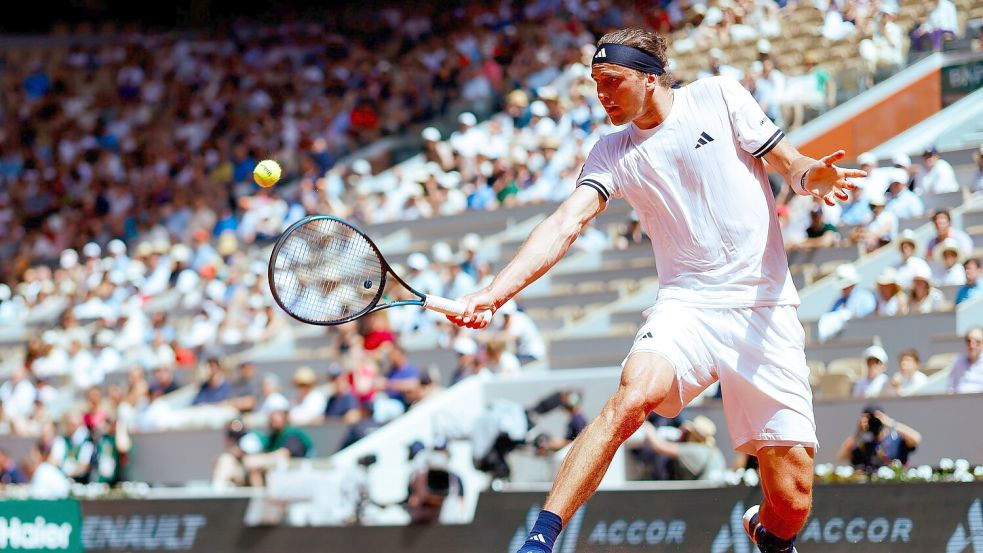 Alexander Zverev spielte zum Start der French Open auf dem Hauptplatz in Roland Garros. Foto: Frank Molter
