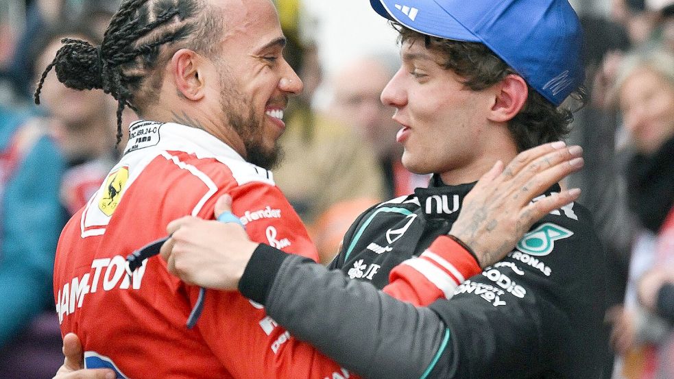 Ein ganz besonderes Verhältnis: Antonelli erbte das Cockpit von Hamilton nach dessen Weggang von Mercedes. Foto: Graham Hughes