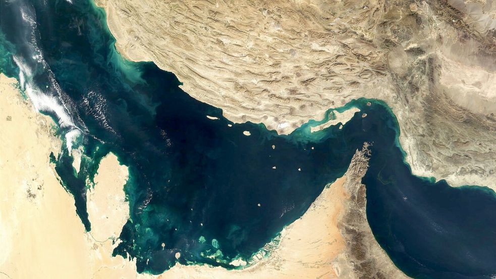Der Iran blockiert die für den Öl- und Flüssiggashandel wichtige Meerenge faktisch weiter. (Archivbild) Foto: -/The Visible Earth/NASA/dpa