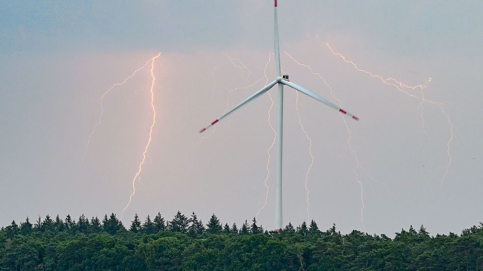 Der Wetterdienst sieht schwere Gewitter aufziehen. (Archivbild) Foto: Patrick Pleul