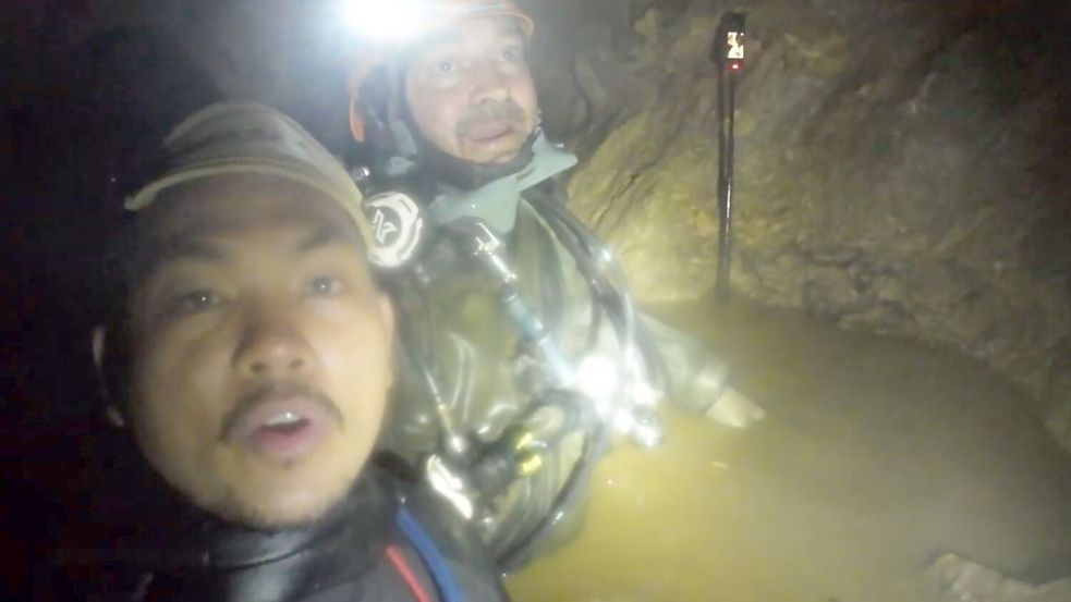 Retter hatten die fünf Männer am Mittwoch in der Höhle entdeckt. Foto: Uncredited