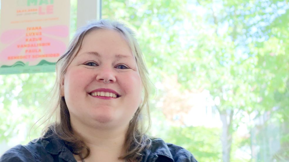 Die Ökomaile im Hinterkopf hat Maria De Santis. Sie organsiert beim Festival am Samstag in Osnabrück, das Umweltschutz und Kultur verbindet, mit. Foto: Thomas Wübker