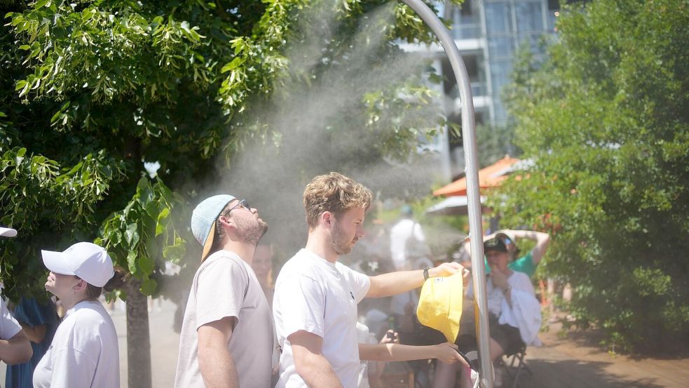 Am Freitag wurde wegen extremer Hitze für elf Departements die zweithöchste Warnstufe Orange verhängt, darunter auch für Paris. (Archivbild) Foto: Christophe Ena