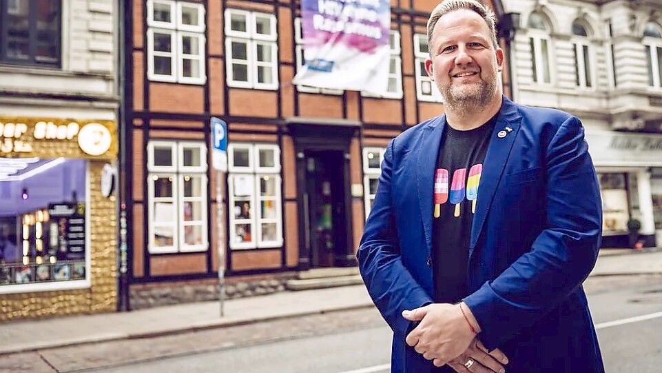 Christian Fricke (46) ist hauptberuflicher Feuerwehrmann und engagiert sich seit fast 20 Jahren bei der Aidshilfe. Foto: Florian Quandt