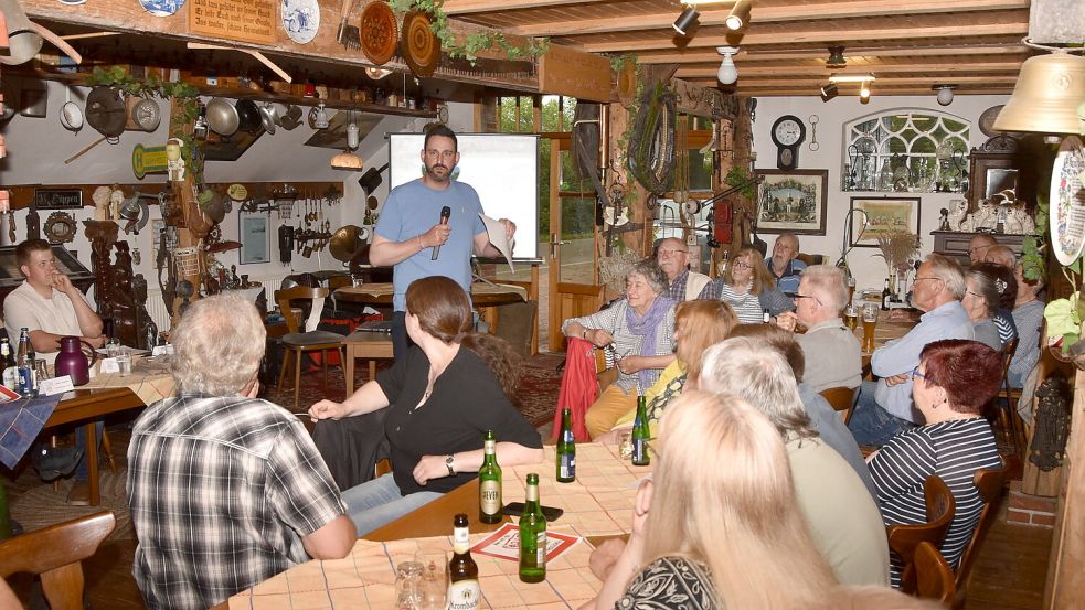 Der Sprecher der Bürgerinitiative, Heiko Onnen, begrüßte zu dem Treffen im Museum „Oll Reef Hus“ 90 Interessierte. Foto: Thomas Dirks