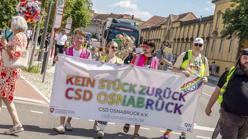 Eine klare Botschaft sendeten die Teilnehmer des Christopher Street Day bei ihrem Demo-Zug. Foto: Denise Matthey