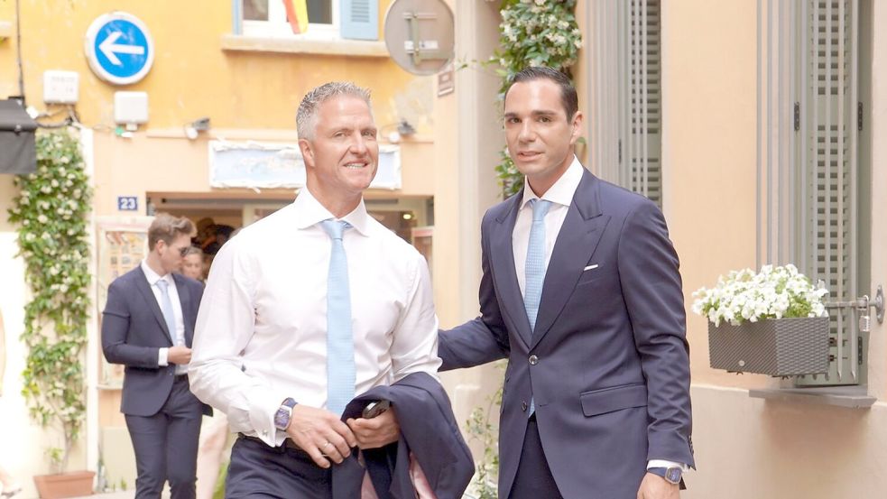 Ralf Schumacher und Étienne Bousquet-Cassagne haben in Saint-Tropez geheiratet. Foto: Thibault Daliphard/Sky/dpa