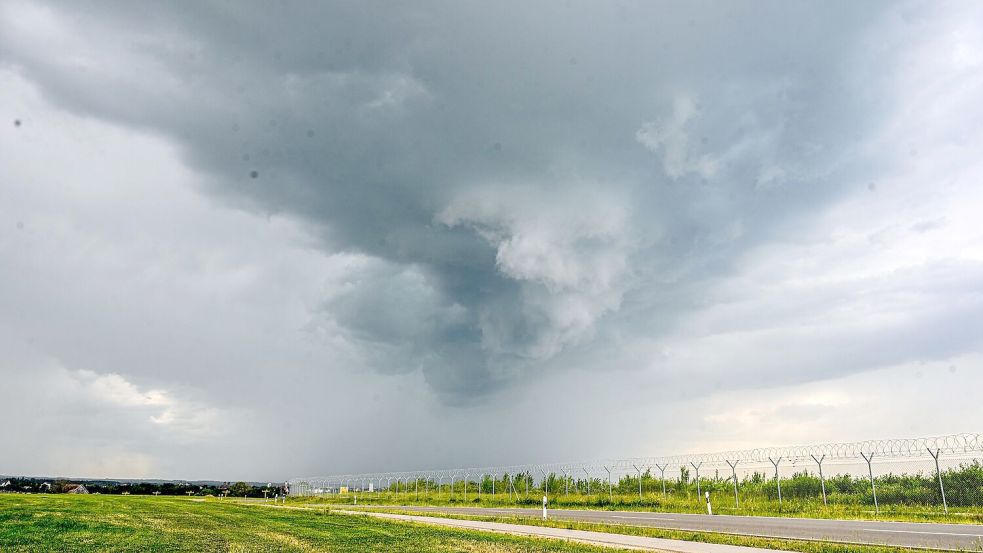 Gewitter machten es am Wochenende mancherorts ungemütlich. Foto: Jason Tschepljakow/dpa