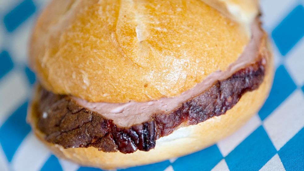 Für die Herstellung dieses „Käses“ muss keine Kuh gemolken werden: Für „Leberkäse“ und „Liebfraumilch“ gelten Ausnamen von den strengen Namensregeln Foto: Sven Hoppe