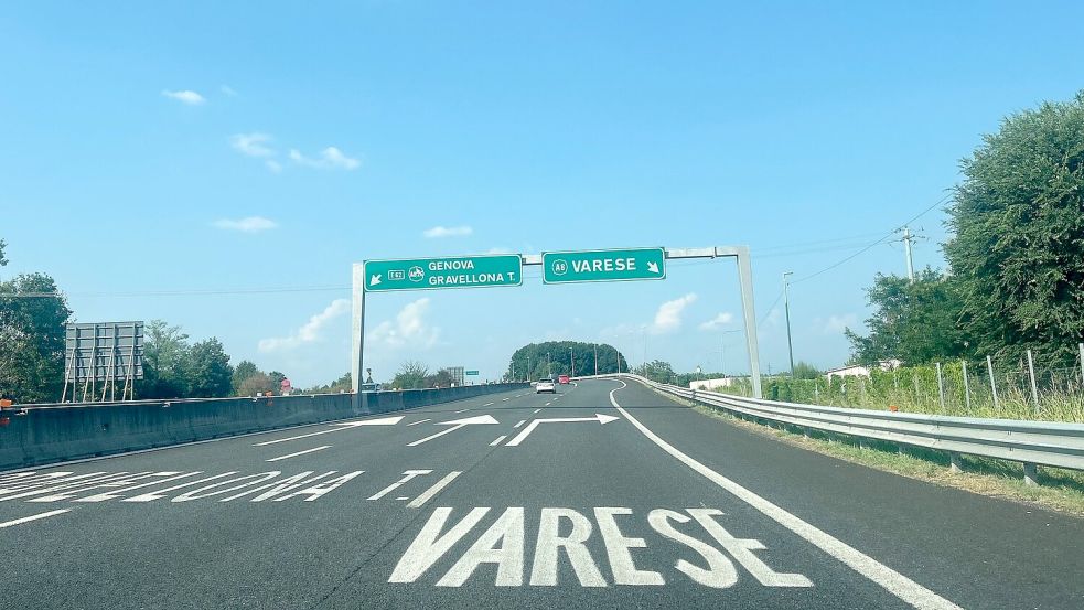 Italien nimmt für sich in Anspruch, die älteste Autobahn der Welt zu besitzen: die Strecke zwischen Mailand und Varese. (Archivbild) Foto: Christoph Sator/dpa
