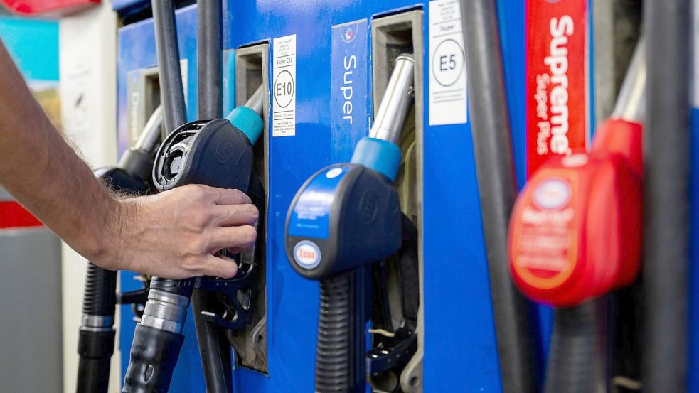 Tanken war im Mai wieder etwas günstiger. (Illustration) Foto: Lennart Preiss