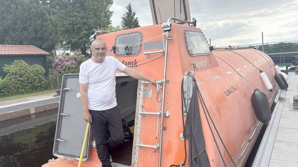 Der 70-jährige Jerzy Makowski ist mit seinem Freifall-Rettungsboot unterwegs nach Amsterdam. Foto: Mieke Matthes