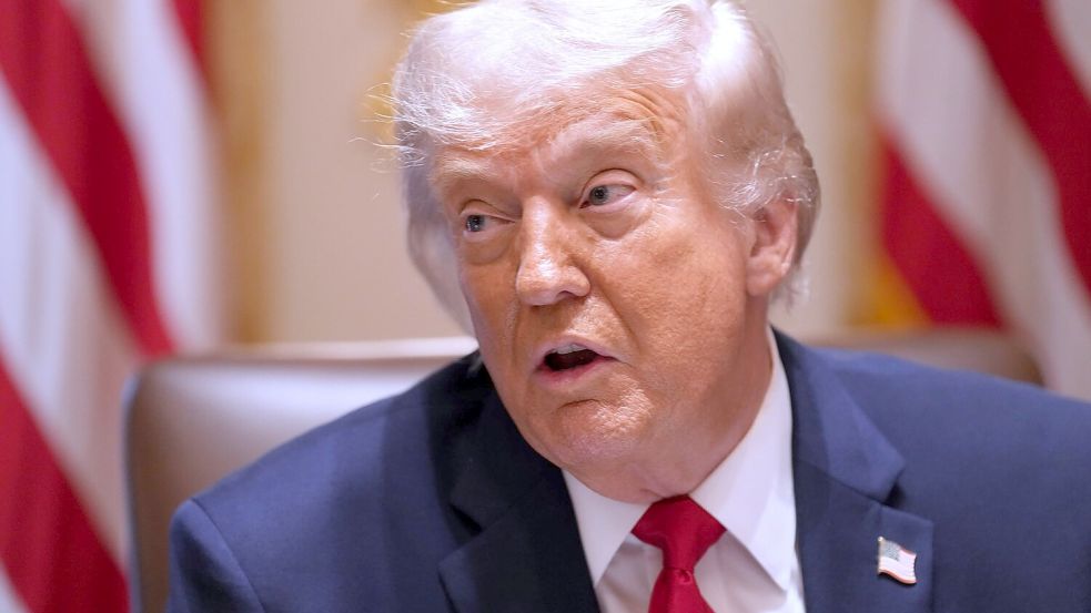 Donald Trump lockerte zunächst die Regeln für die KI-Industrie. (Archivbild) Foto: Jacquelyn Martin