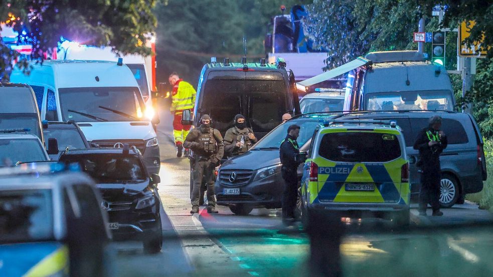 Die Polizei ist in Dortmund zu einem Großeinsatz ausgerückt. Foto: Christoph Reichwein/dpa