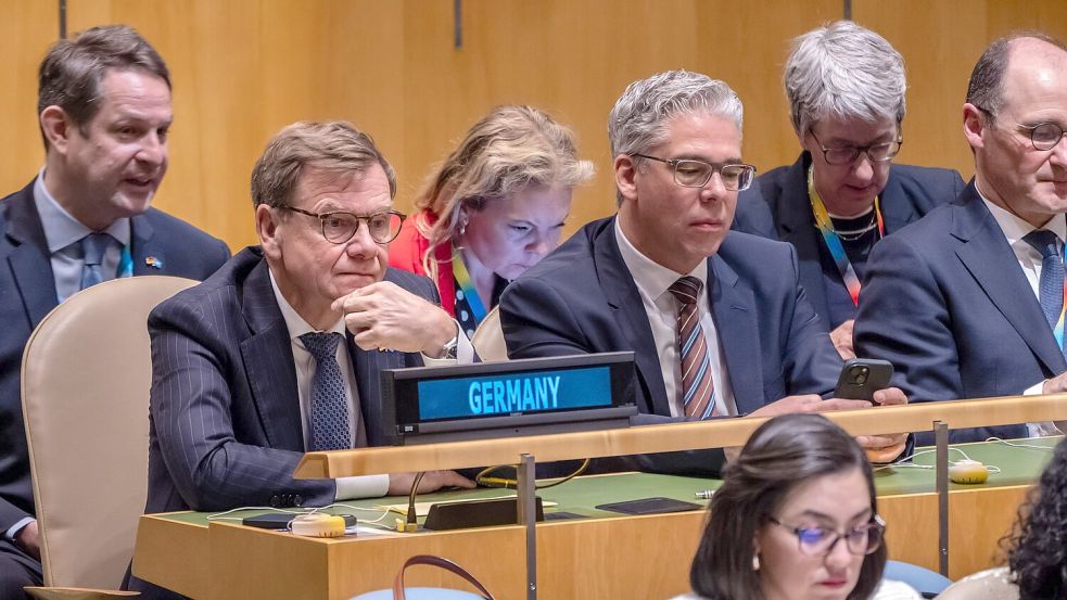 Außenminister Johann Wadephul (l., CDU), ist seit Freitag in New York, um für die deutsche Kandidatur für den UN-Sicherheitsrat zu werben. Foto: Michael Kappeler/dpa