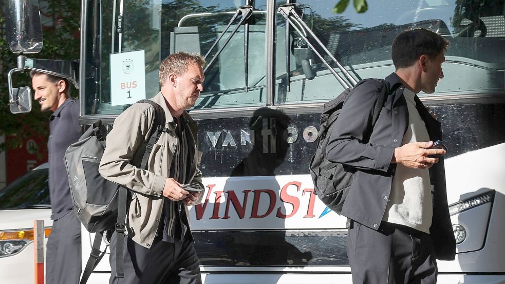 Bundestrainer Julian Nagelsmann bei der Ankunft am Teamhotel in Chicago. Foto: Christian Charisius