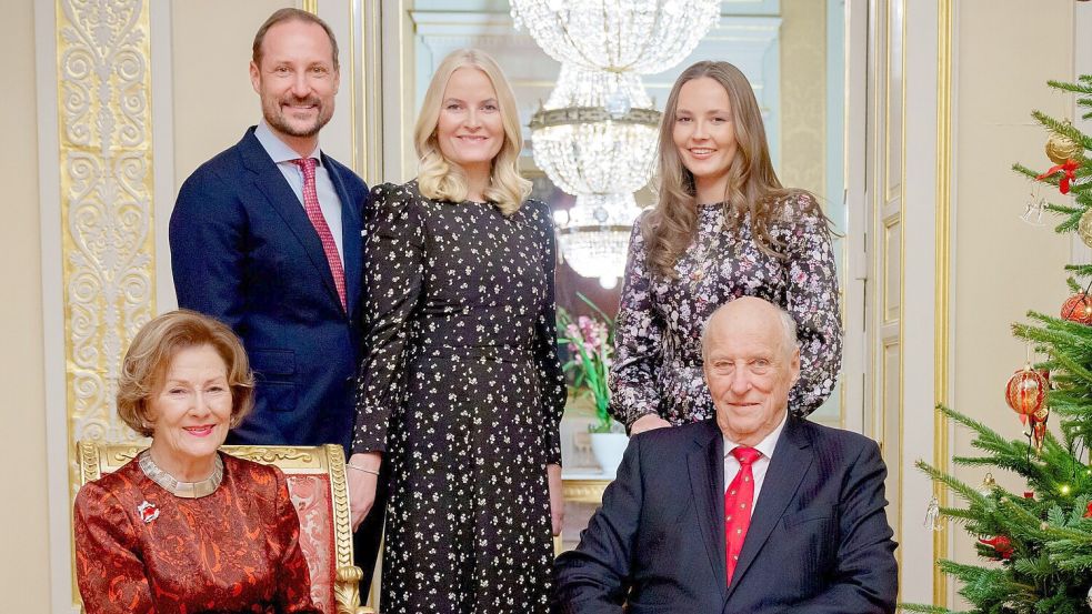 Ist in letzter Zeit ziemlich gestraft: die norwegische Königsfamilie - hier Weihnachten 2024. (Archivbild) Foto: Stian Lysberg Solum/NTB/dpa
