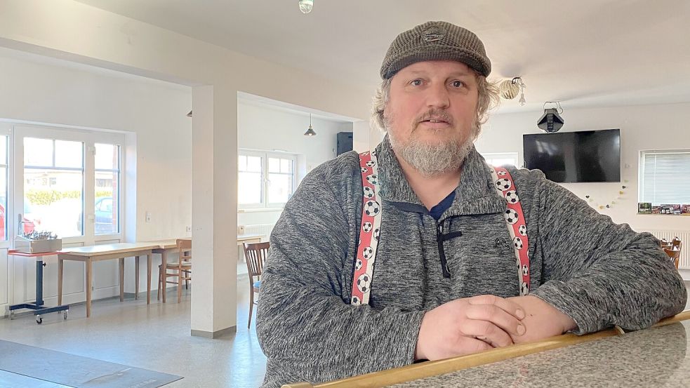 Gerhard Schoon bei einem früheren Pressegespräch in seiner „Arche“. Foto: Holger Janssen