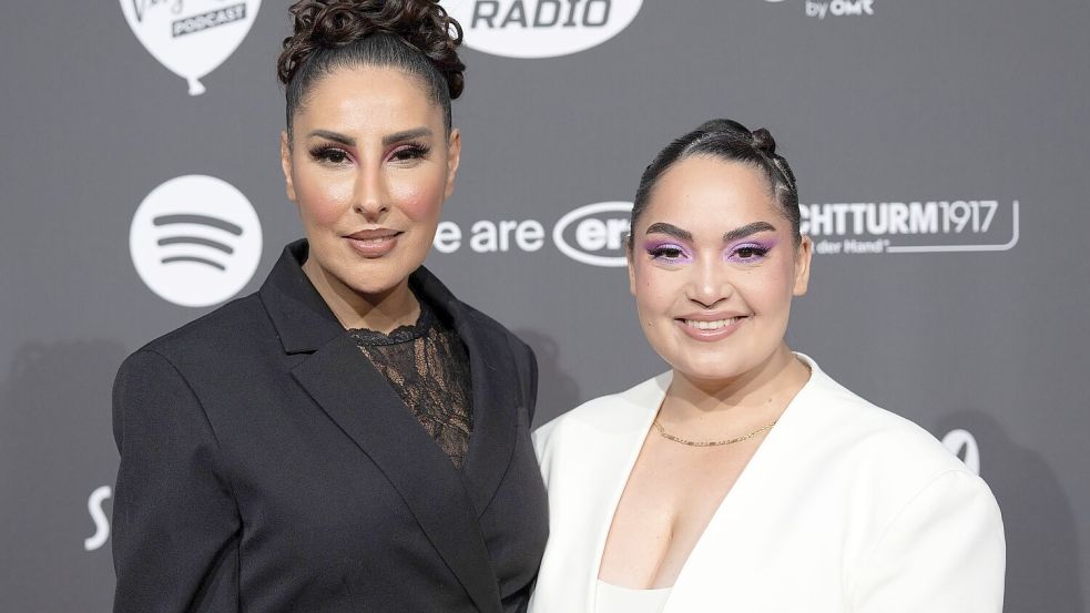 Senna Gammour und Bahar Kizil sind in ihrem Podcast zu hören - und zu sehen. Foto: Soeren Stache