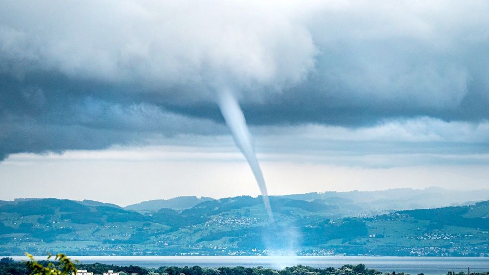 „Prinzipiell“ seien die Voraussetzungen für Tornados gegeben, heißt es beim DWD. (Archivbild) Foto: Dr. Christoph Sommergruber