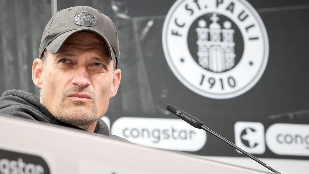 Trainer Alexander Blessin und der FC St. Pauli gehen wohl getrennte Wege. (Archivbild) Foto: Christian Charisius
