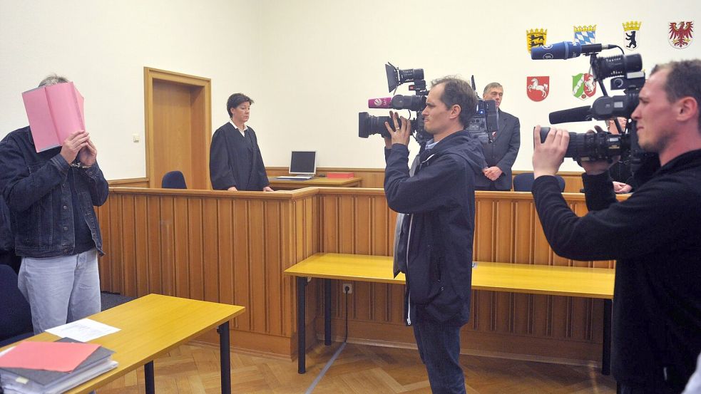 In Deutschland wurde der sogenannte Maskenmann bereits wegen drei Kindsmorden verurteilt. (Archivbild) Foto: picture alliance / Carmen Jasper