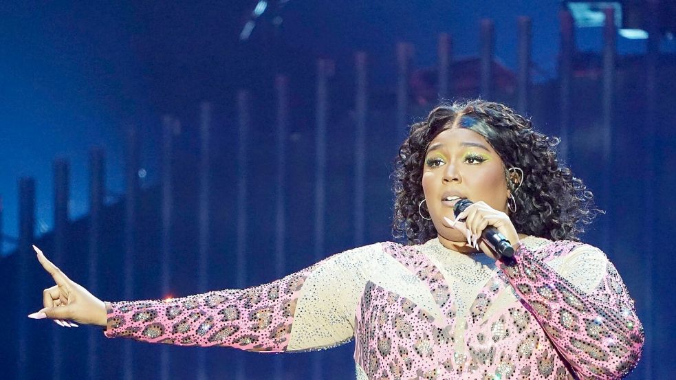 Die US-amerikanische Sängerin Lizzo bei einem Auftritt. (Archivbild) Foto: Marcus Brandt/dpa